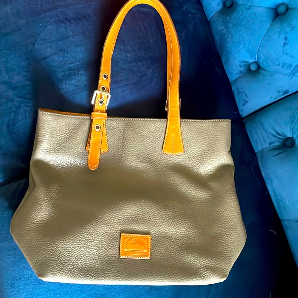 Dooney & Bourke Like New Pebble Grain Leather Tote